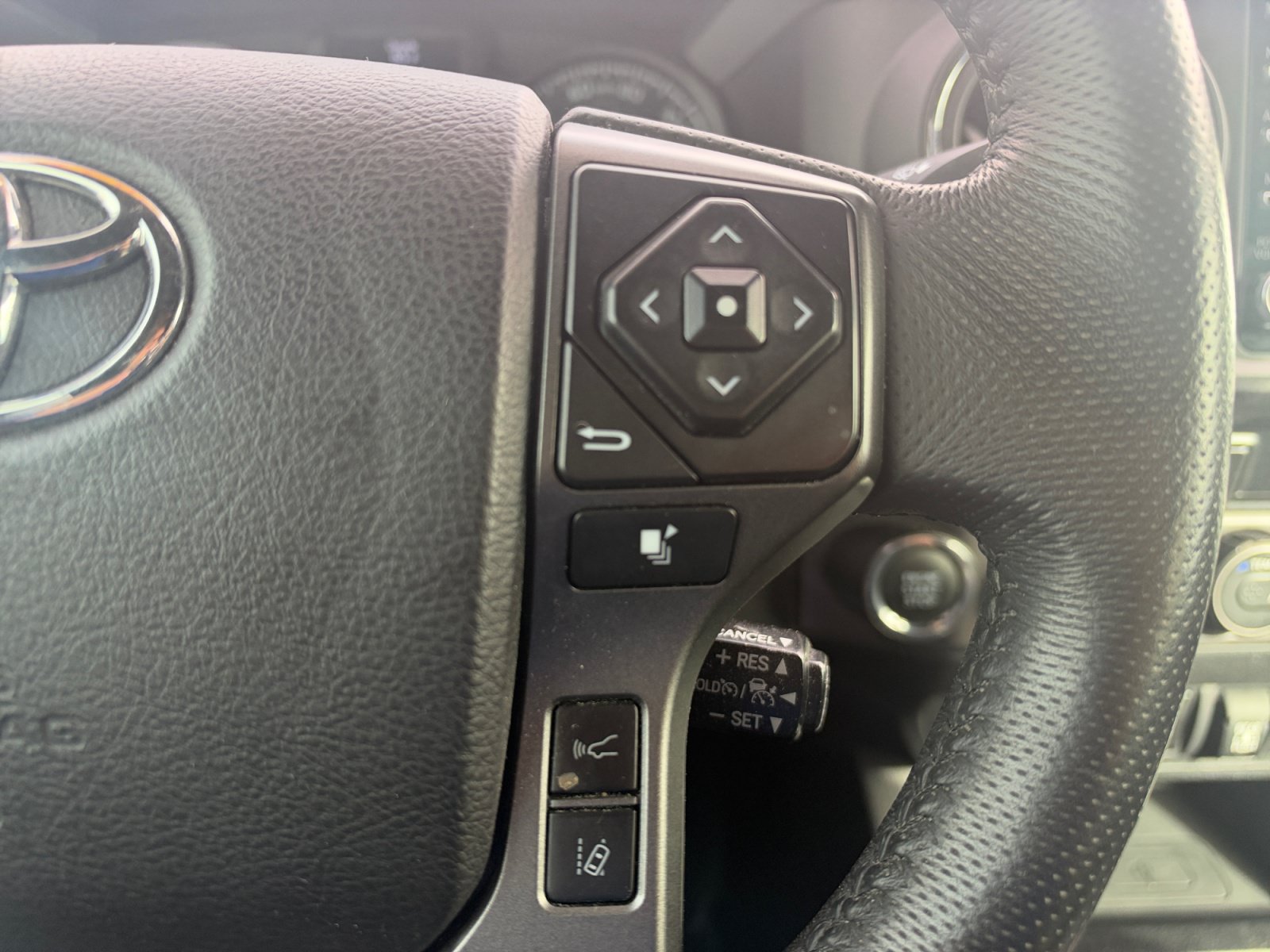 Used 2021 Toyota Tacoma TRD Sport w/ TRD Premium Sport Package AWD/4WD image 20
