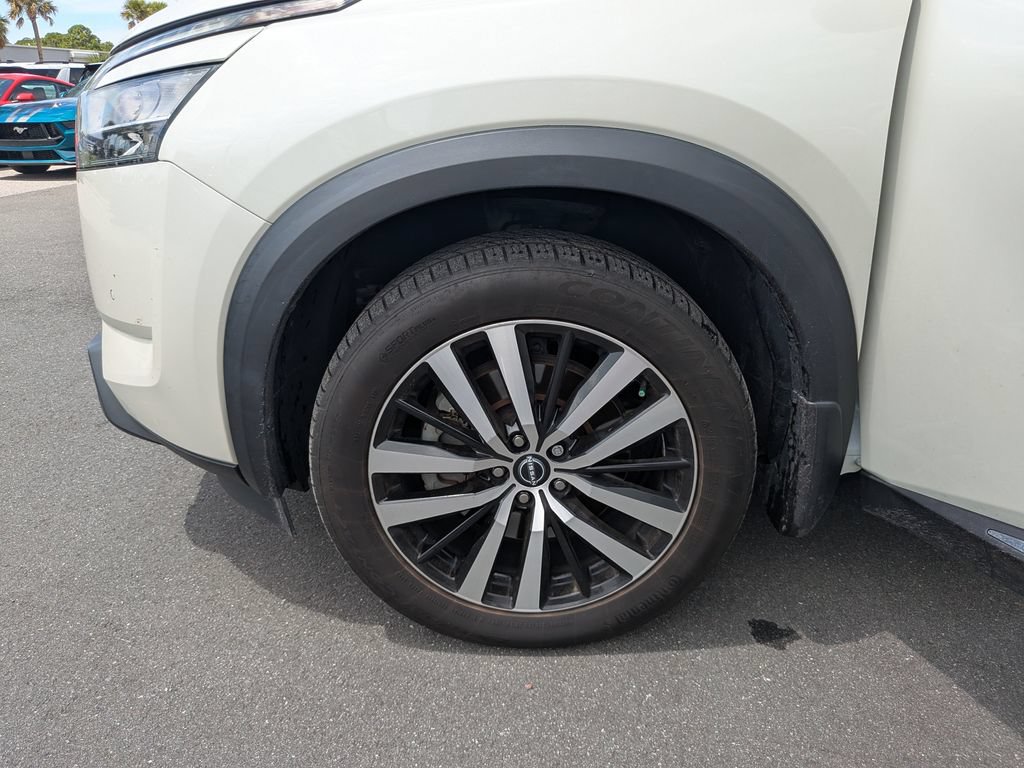 Used 2024 Nissan Pathfinder Platinum w/ Black Appearance Package FWD image 35