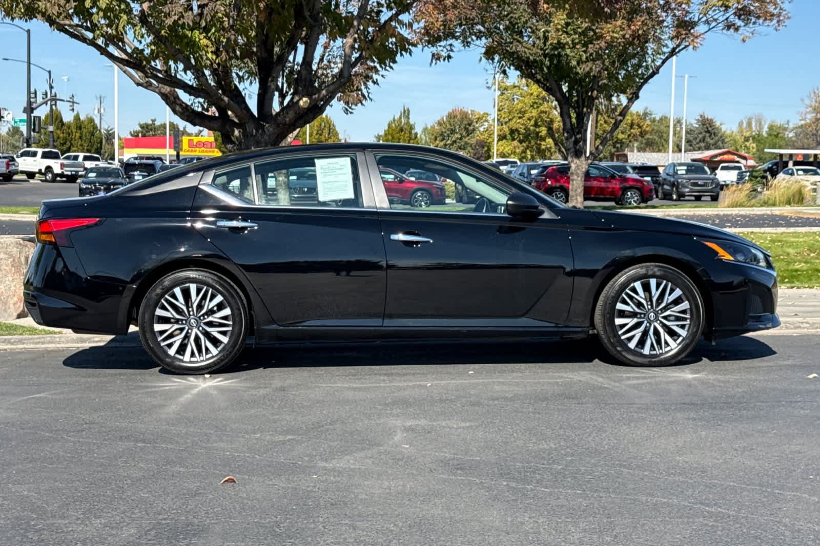 Used 2025 Nissan Altima 2.5 SV FWD image 8