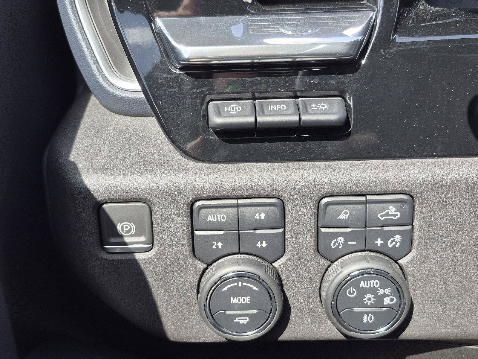 Used 2023 Chevrolet Silverado 1500 High Country w/ Technology Package AWD/4WD image 9