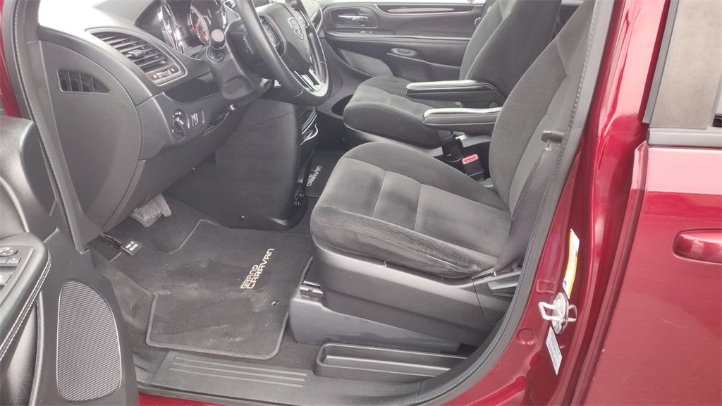 Used 2017 Dodge Grand Caravan SE image 11