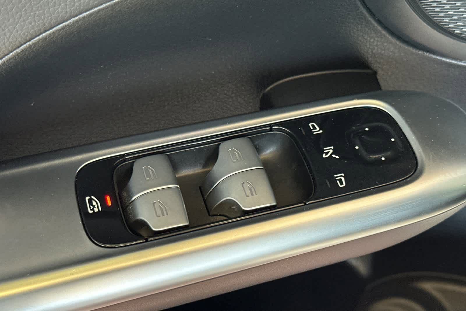 Used 2024 Mercedes-Benz C 300 Sedan image 13
