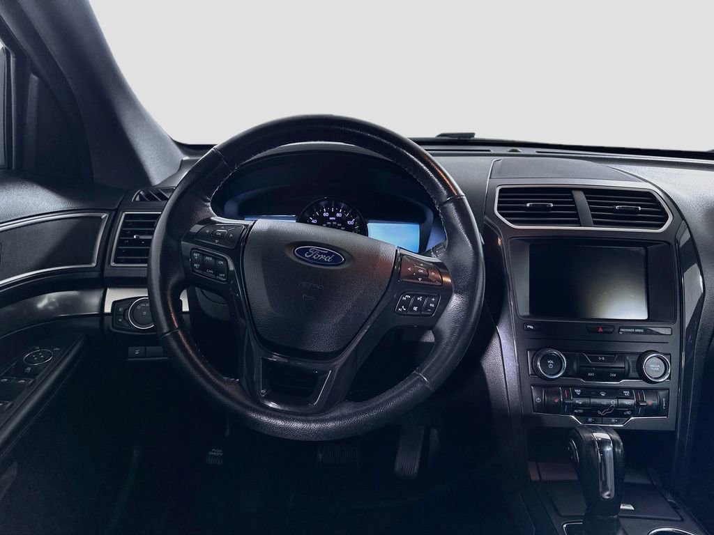 Certified 2018 Ford Explorer XLT w/ Equipment Group 201A AWD/4WD image 21