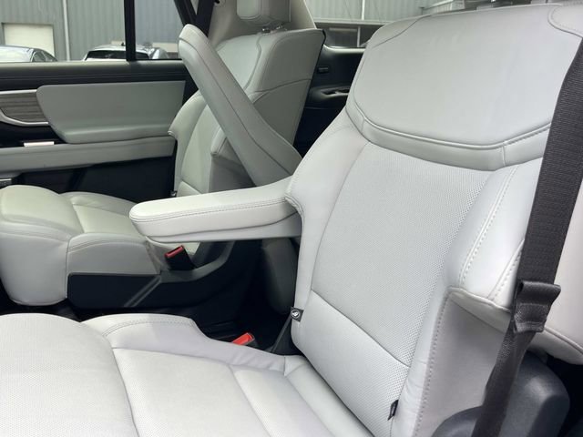 Certified 2025 Ford Expedition Platinum w/ Driver's Package AWD/4WD image 26