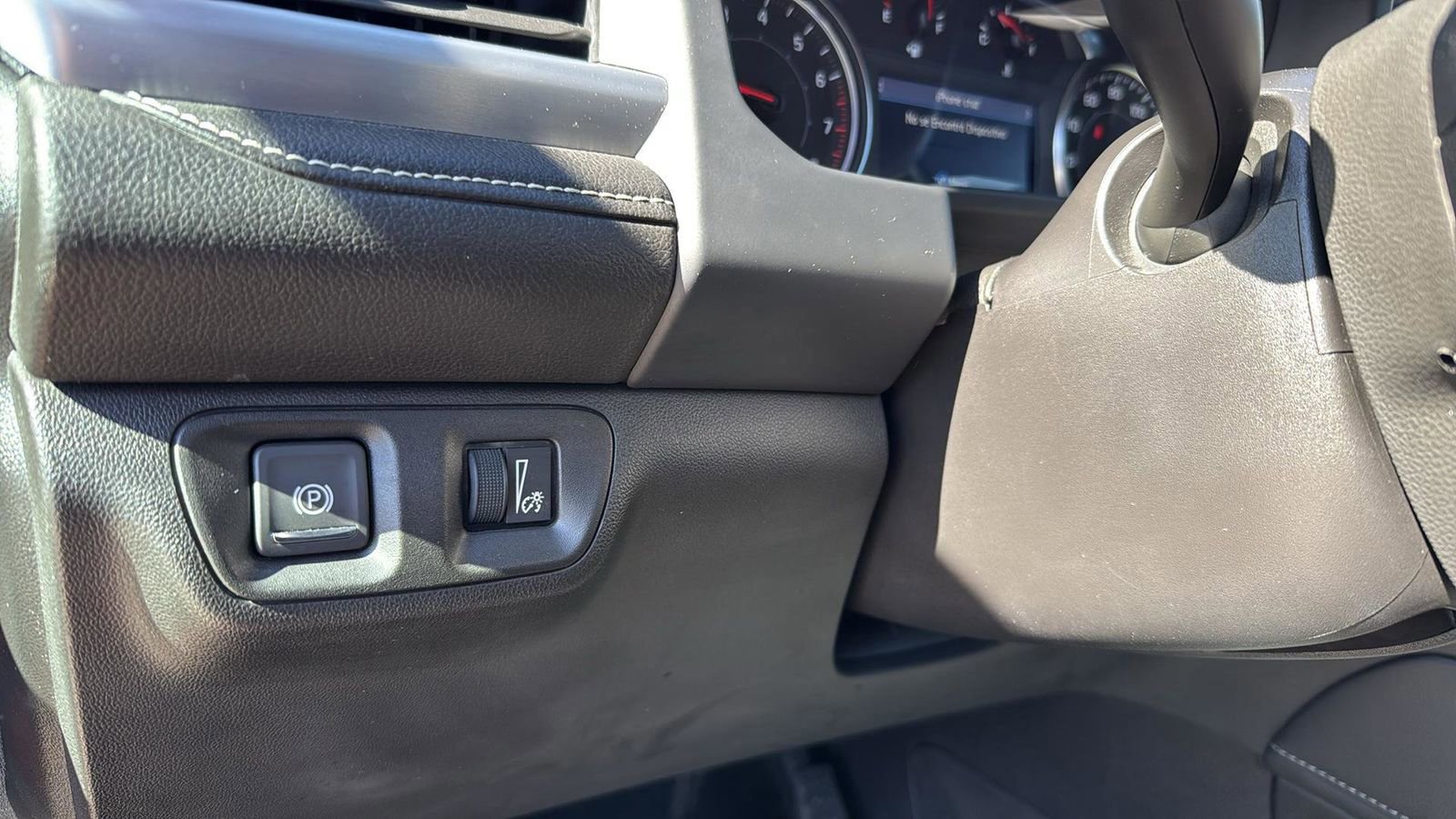 Used 2023 GMC Acadia SLT image 18