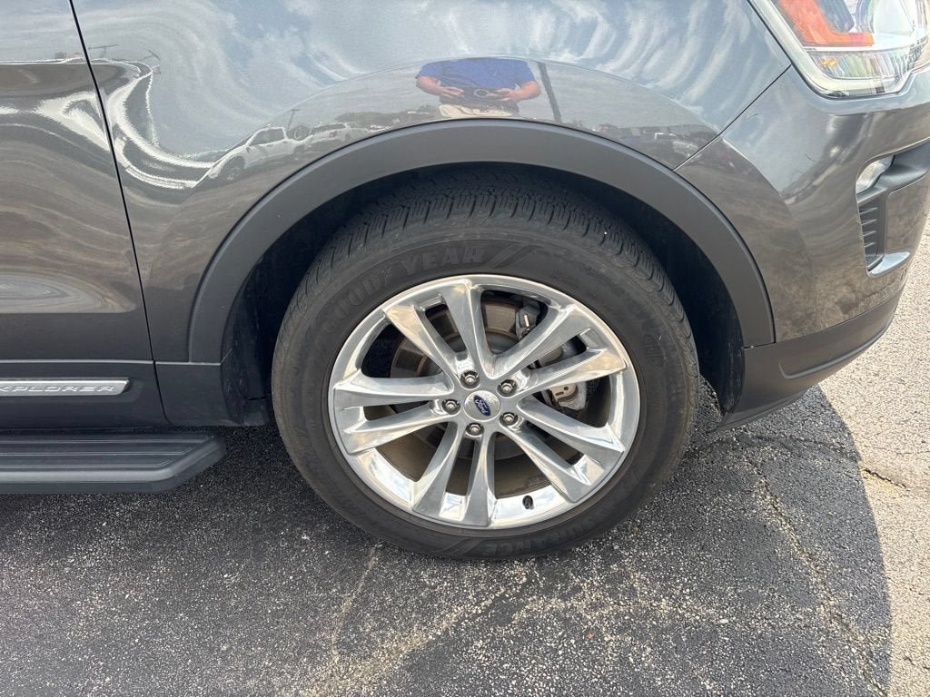Certified 2018 Ford Explorer XLT w/ Equipment Group 202A AWD/4WD image 19