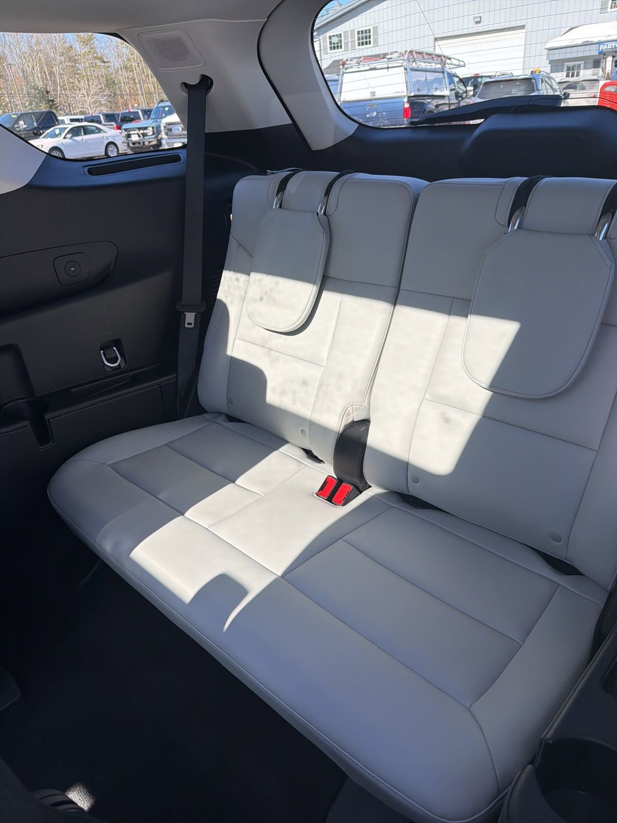 Certified 2025 Ford Explorer Platinum w/ Ultimate Package image 15