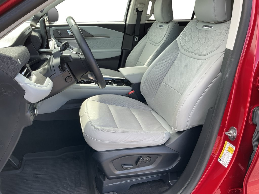 Certified 2025 Ford Explorer Platinum w/ Ultimate Package AWD/4WD image 25