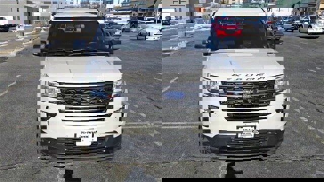 Certified 2019 Ford Explorer XLT w/ Equipment Group 202A image 4