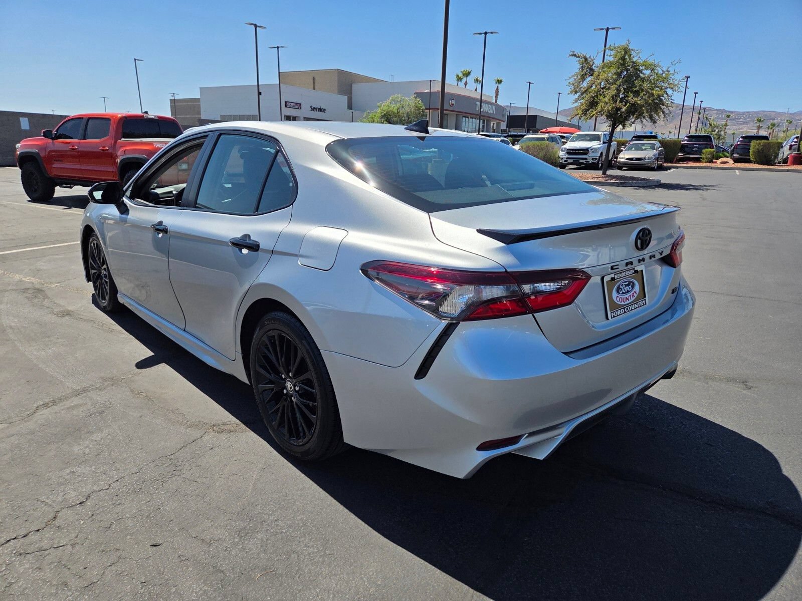 Used 2022 Toyota Camry SE FWD image 4