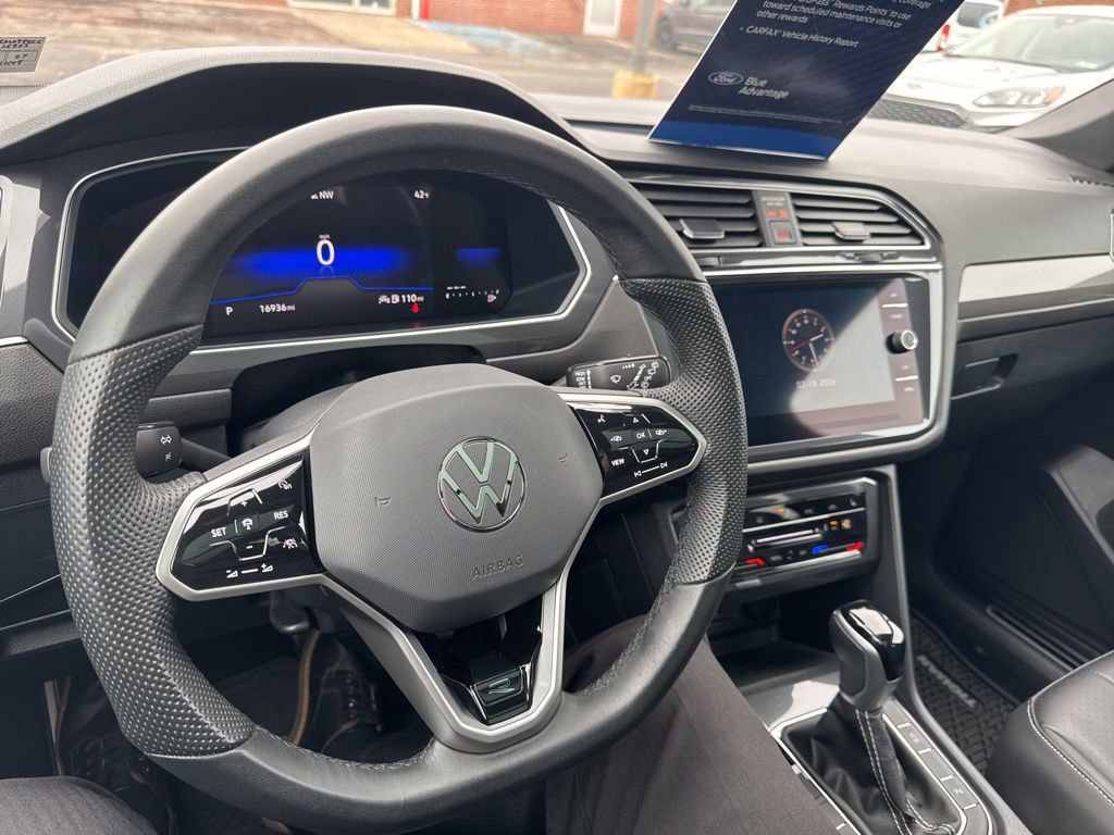 Used 2024 Volkswagen Tiguan SE R-Line image 18