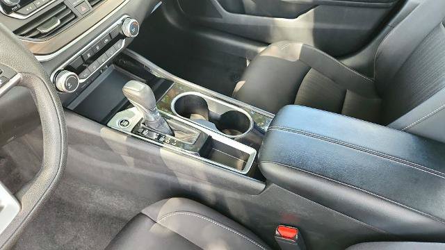 Used 2024 Nissan Altima 2.5 SV FWD image 13