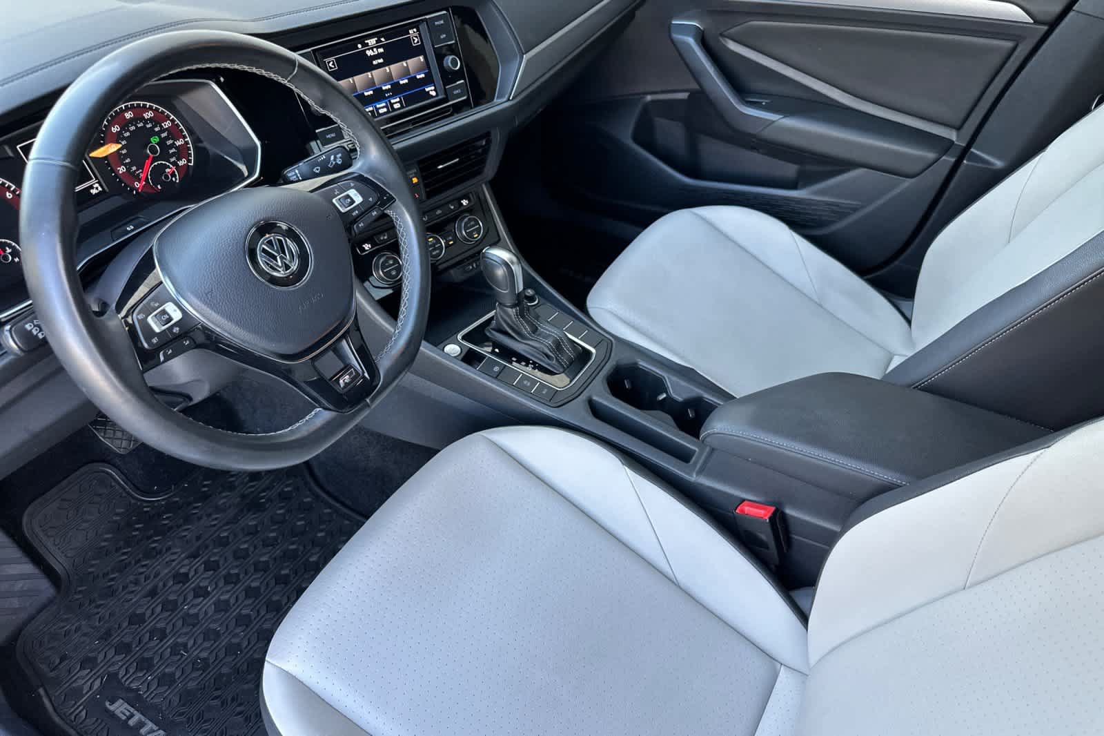 Used 2020 Volkswagen Jetta R-Line w/ R-Line Cold Weather Package FWD image 11