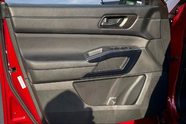 Used 2025 Nissan Pathfinder SV FWD image 20