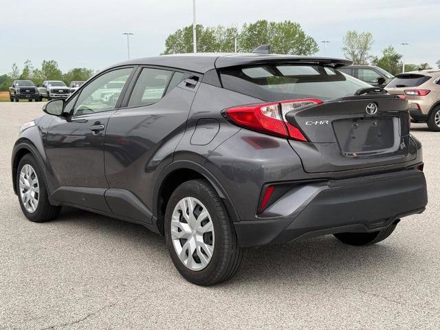 Used 2019 Toyota C-HR LE video 3
