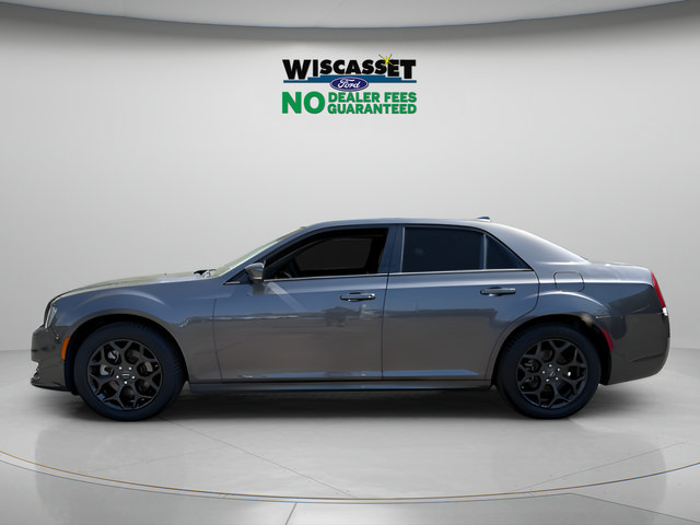 Used 2023 Chrysler 300 Touring L w/ Popular Equipment Group AWD/4WD image 2