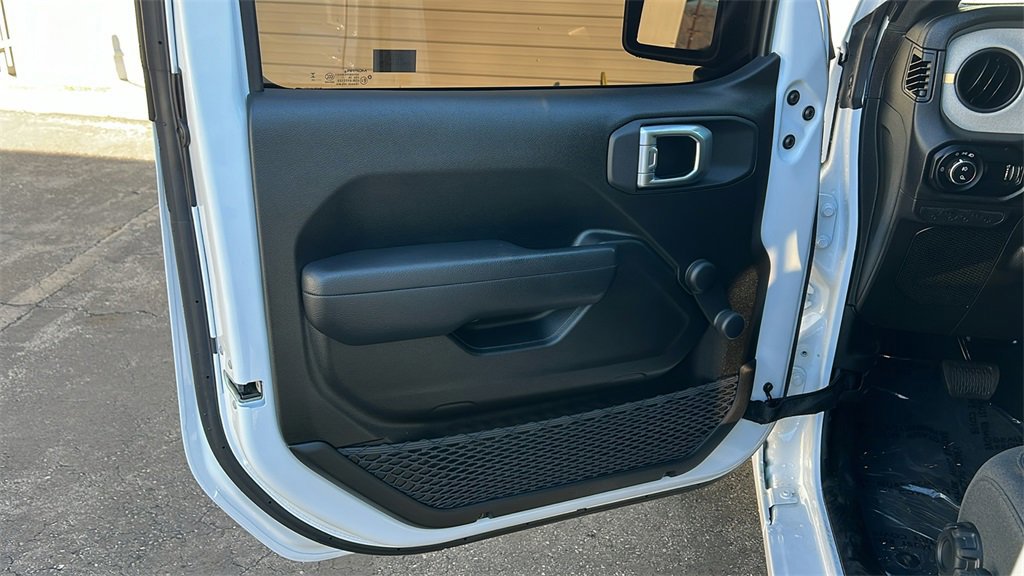 Used 2024 Jeep Gladiator Sport image 12