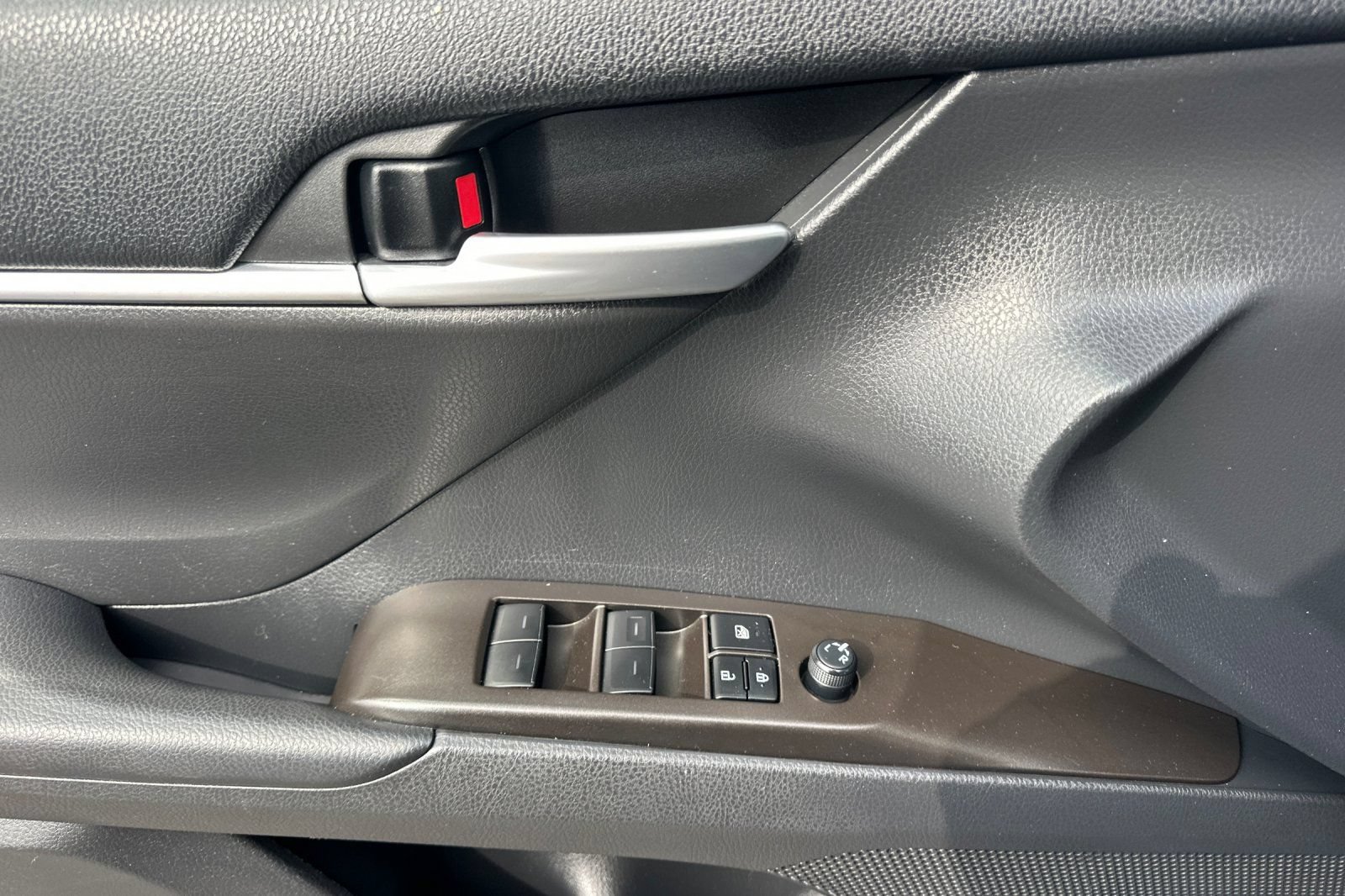 Used 2023 Toyota Camry SE FWD image 10