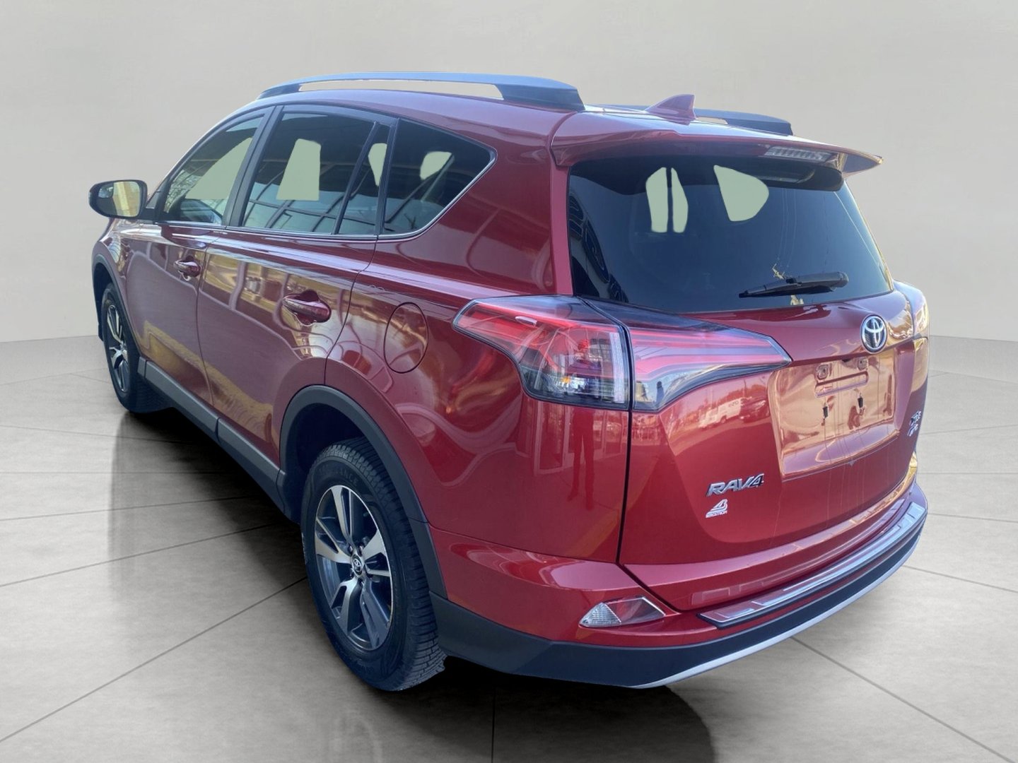 Used 2017 Toyota RAV4 XLE w/ All Weather Liner Package AWD/4WD image 7