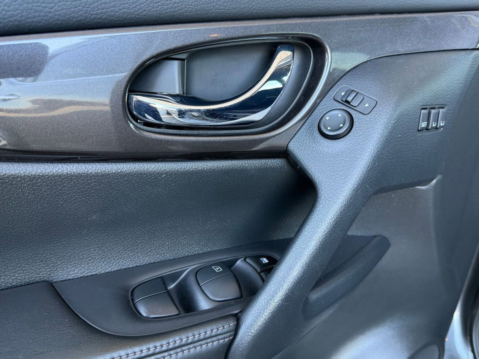 Used 2019 Nissan Rogue SV w/ Premium Package FWD image 13