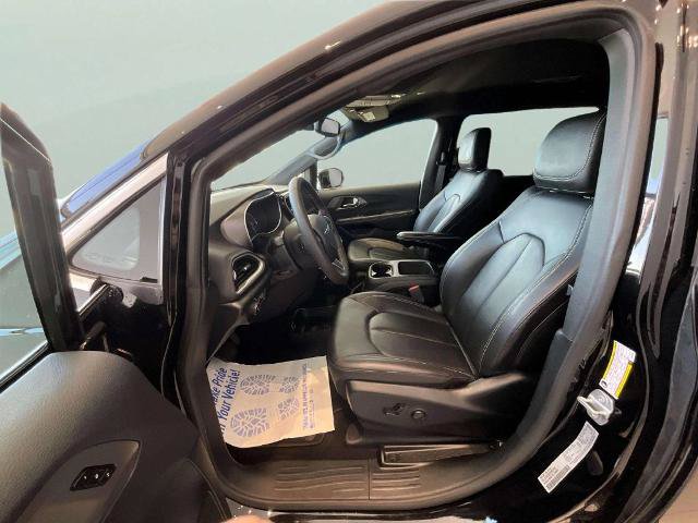 Used 2025 Chrysler Pacifica Select FWD image 14