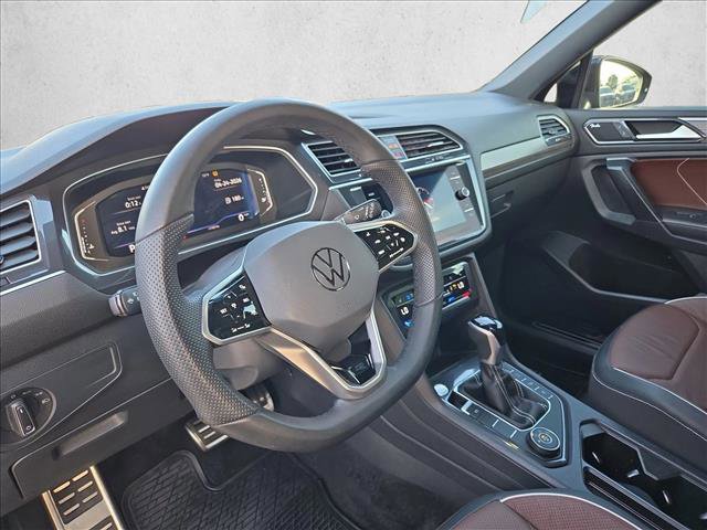 Used 2024 Volkswagen Tiguan SEL R-Line w/ MDO Package, Two-Row AWD/4WD image 9
