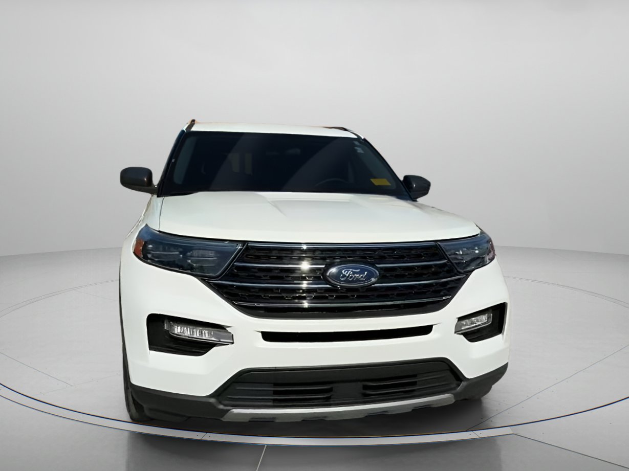 Certified 2022 Ford Explorer XLT w/ Equipment Group 202A image 4