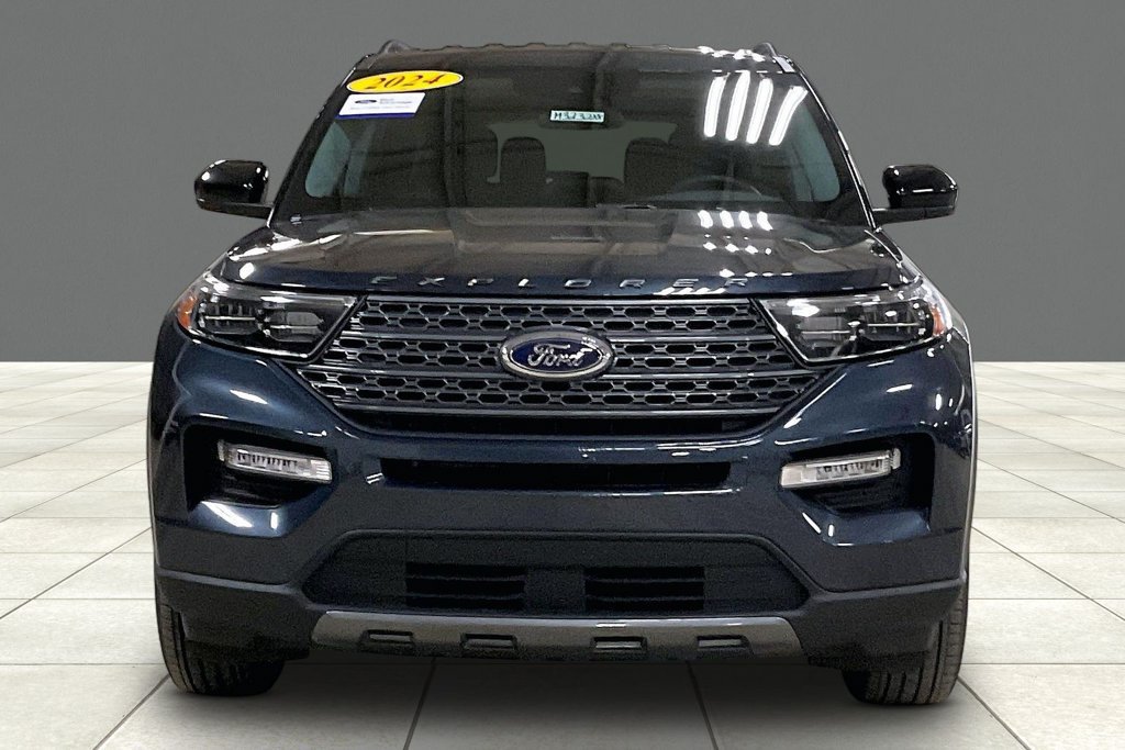 Certified 2024 Ford Explorer XLT w/ Equipment Group 202A AWD/4WD image 3