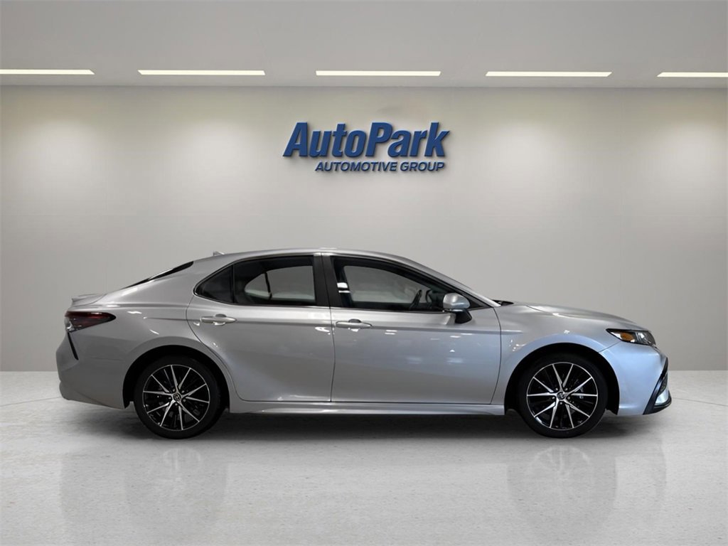Used 2023 Toyota Camry SE image 6