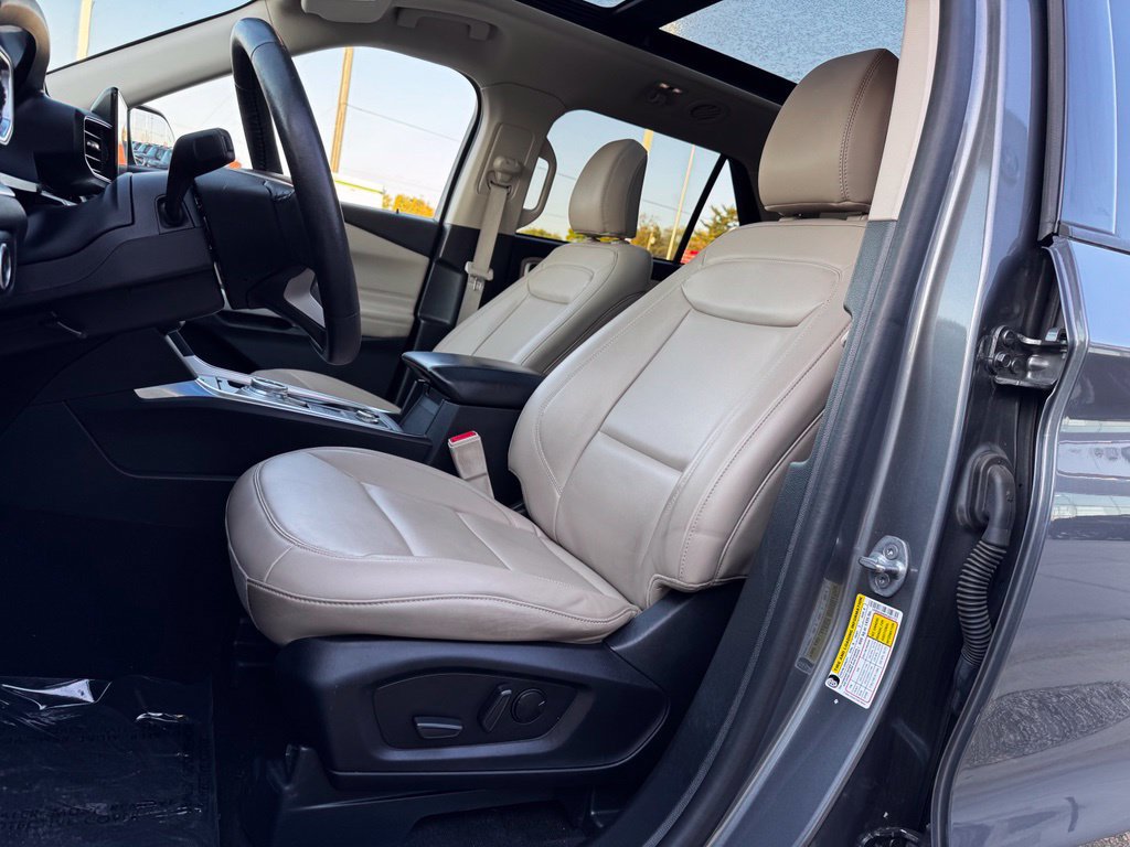 Certified 2023 Ford Explorer XLT w/ Equipment Group 202A AWD/4WD image 5