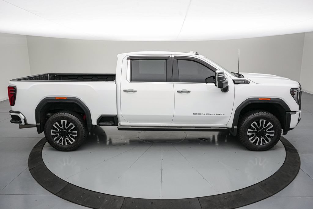 Used 2024 GMC Sierra 2500 Denali Ultimate AWD/4WD image 3