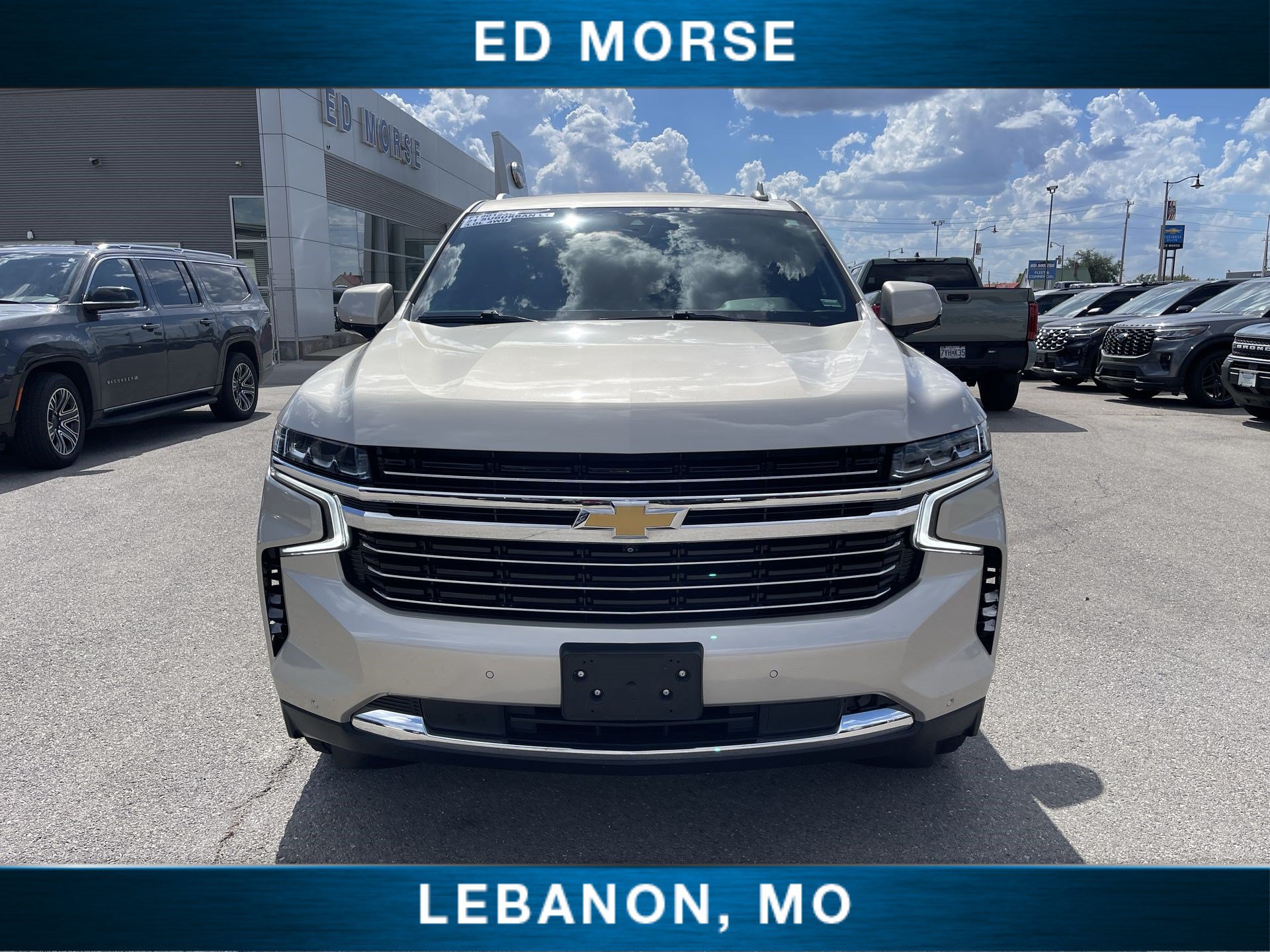 Used 2021 Chevrolet Suburban LT w/ LT Signature Plus Package AWD/4WD image 3