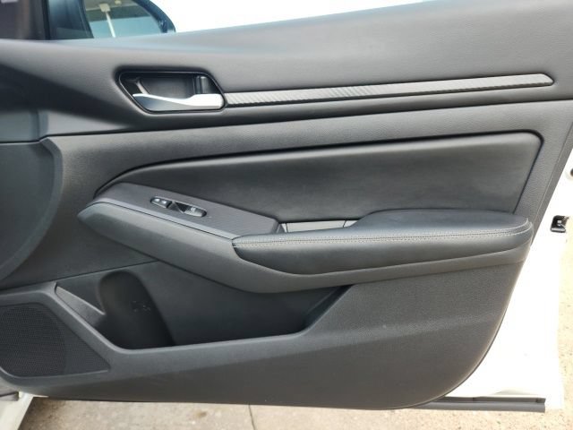 Used 2025 Nissan Altima 2.5 SV FWD image 15
