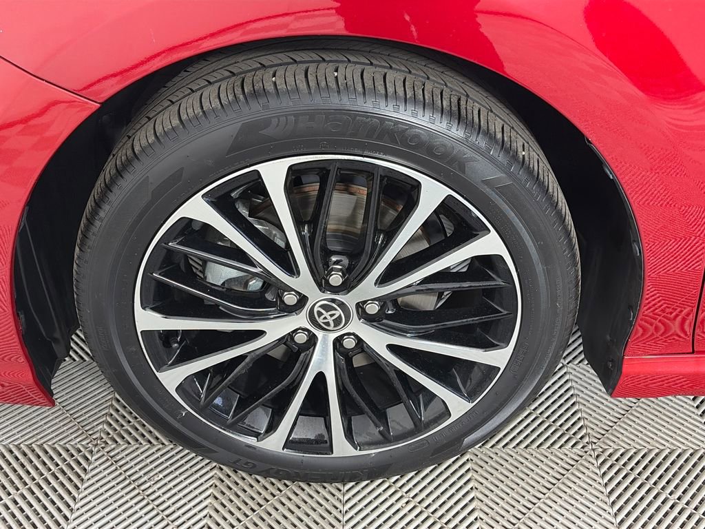 Used 2020 Toyota Camry SE w/ Carpet Mat Package FWD image 8