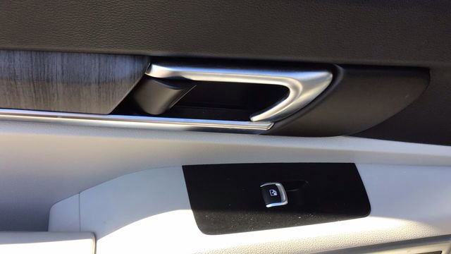 Used 2024 Kia Telluride EX w/ EX Captain's Chair Package image 14