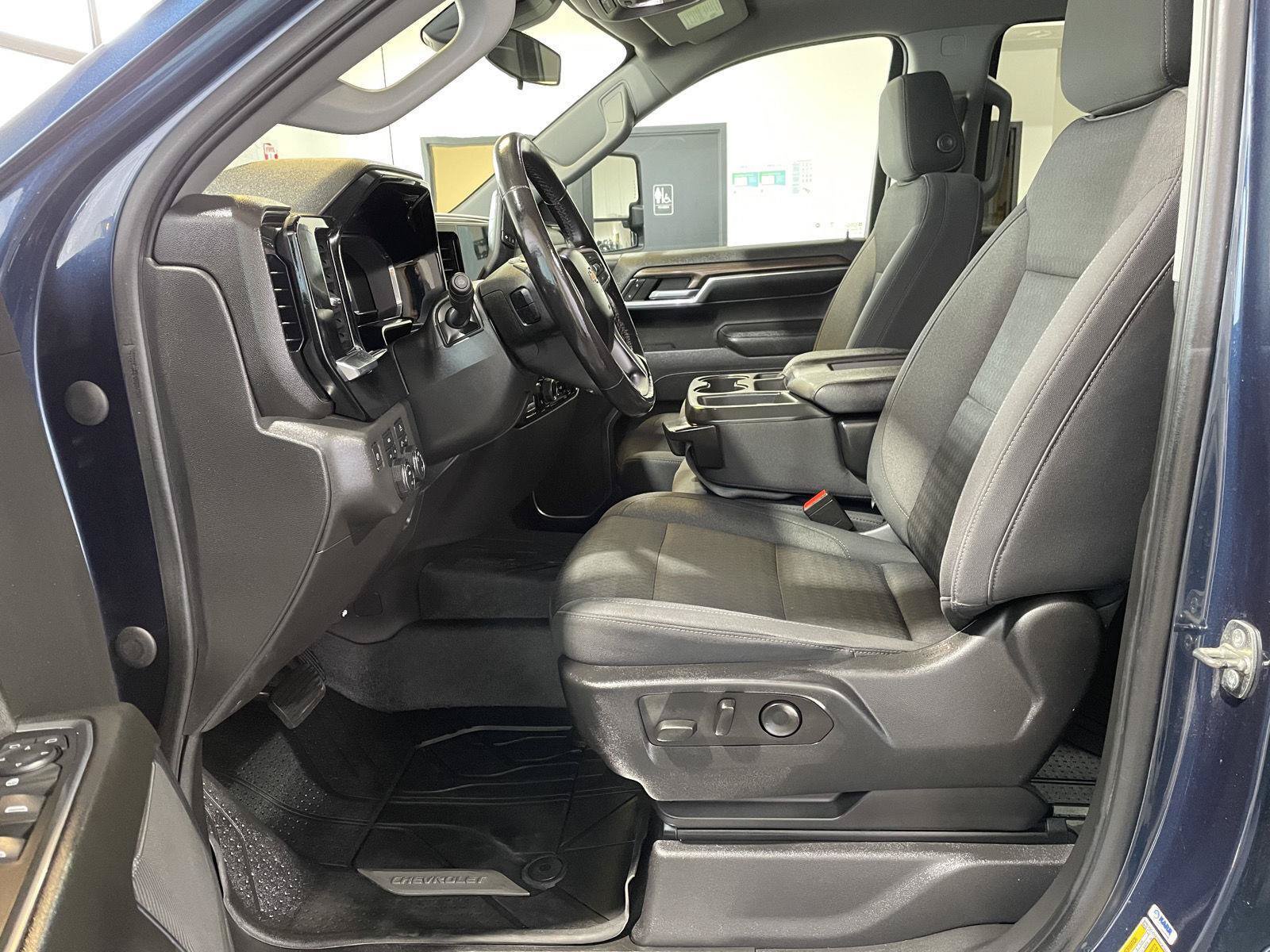 Used 2022 Chevrolet Silverado 1500 LT AWD/4WD image 17