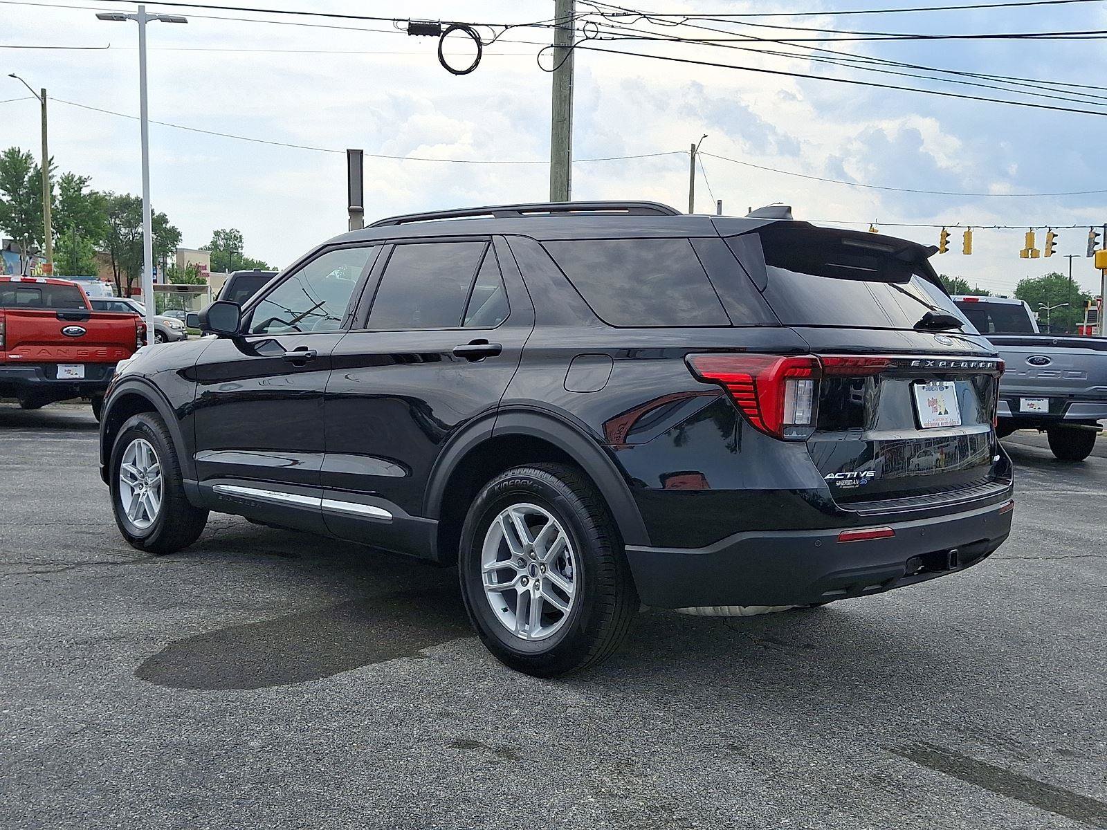 Certified 2025 Ford Explorer Active AWD/4WD image 4