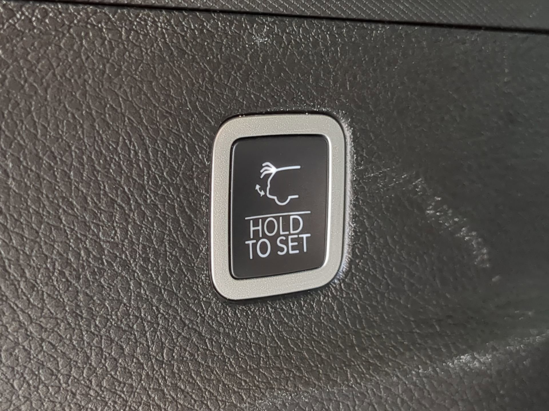 Used 2023 Jeep Wagoneer L Series III w/ Preferred Equipment Group image 39