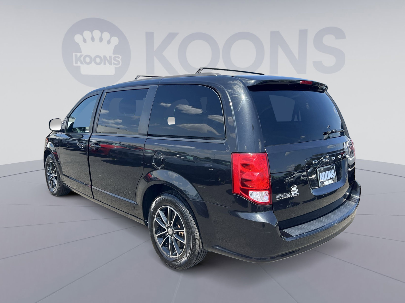Used 2019 Dodge Grand Caravan SE FWD image 14