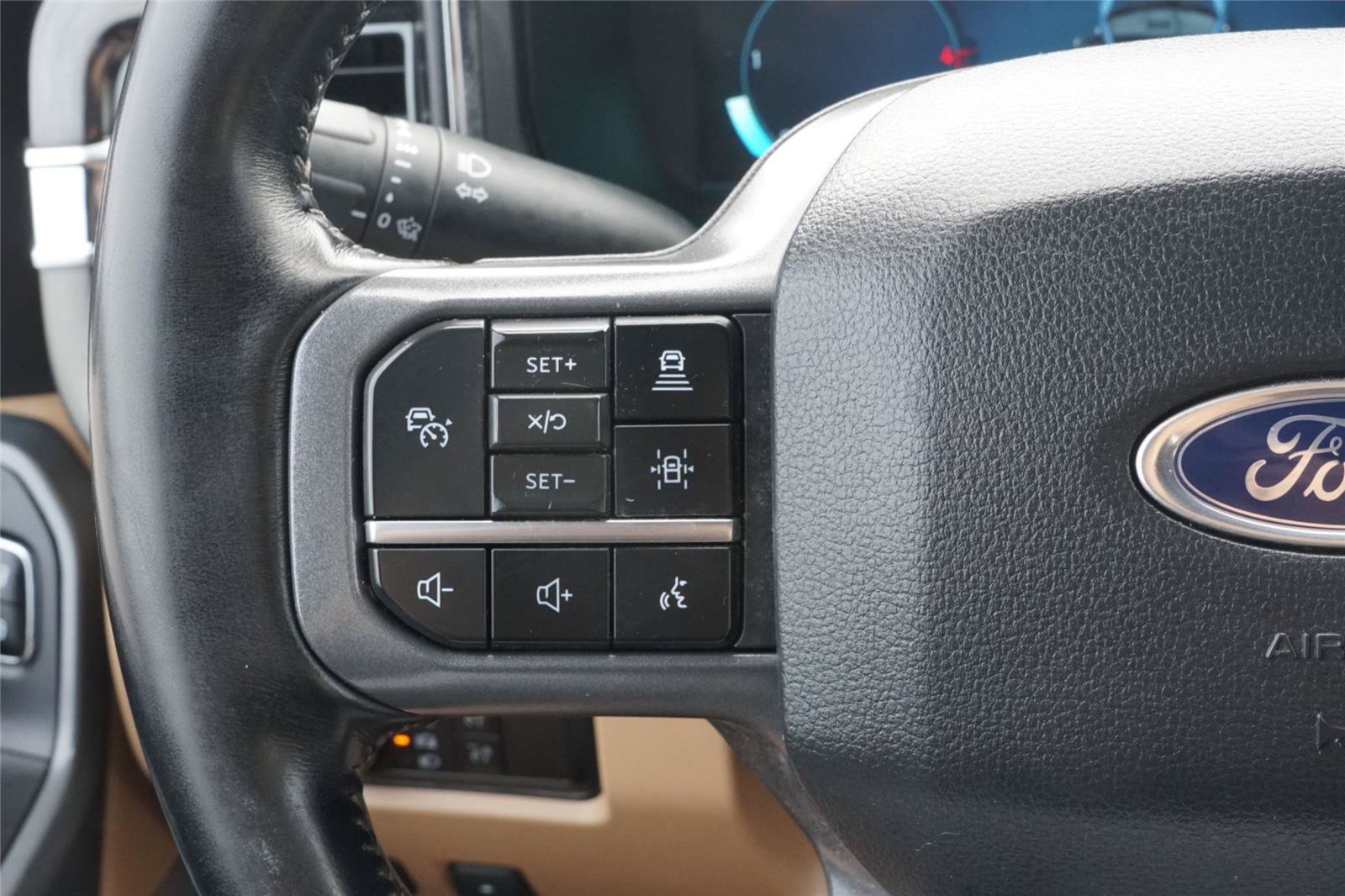 Certified 2023 Ford F450 Lariat w/ Lariat Ultimate Package AWD/4WD image 17