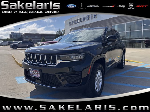 Used 2023 Jeep Grand Cherokee Laredo image 1