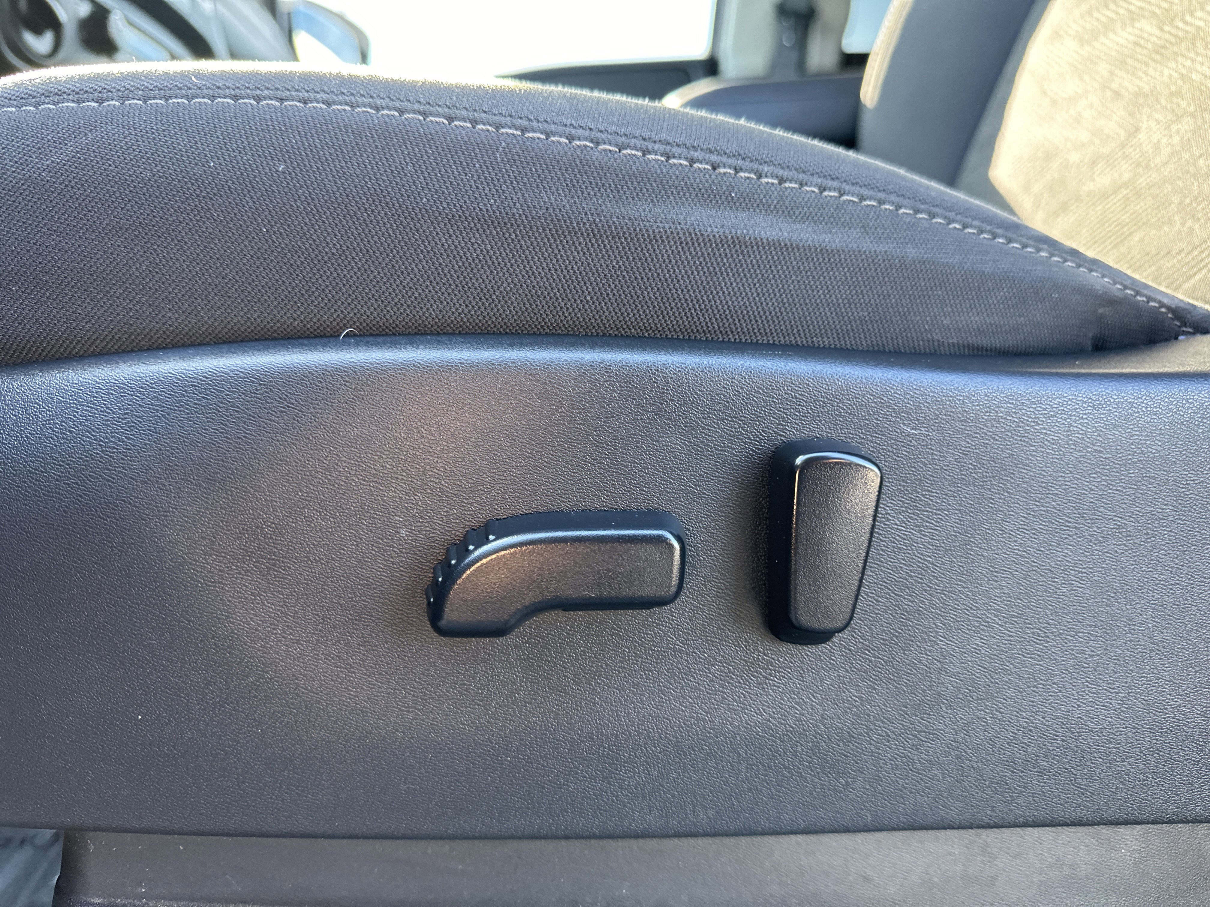 Used 2022 Nissan Frontier SV image 16