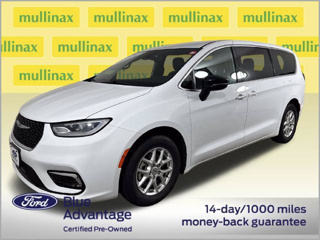 Used 2025 Chrysler Pacifica Select FWD image 14