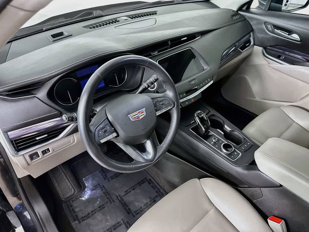 Used 2023 Cadillac XT4 Luxury FWD image 2