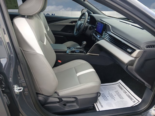 Used 2025 Toyota Camry SE w/ Convenience Package FWD image 15