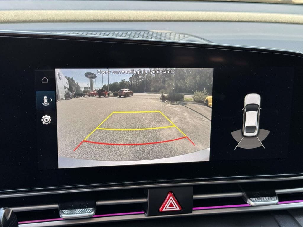 Used 2023 Hyundai Elantra Limited FWD image 4