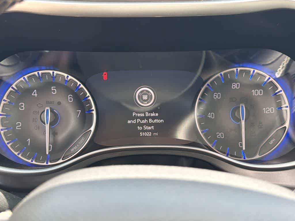 Used 2023 Chrysler Pacifica Touring-L FWD image 13
