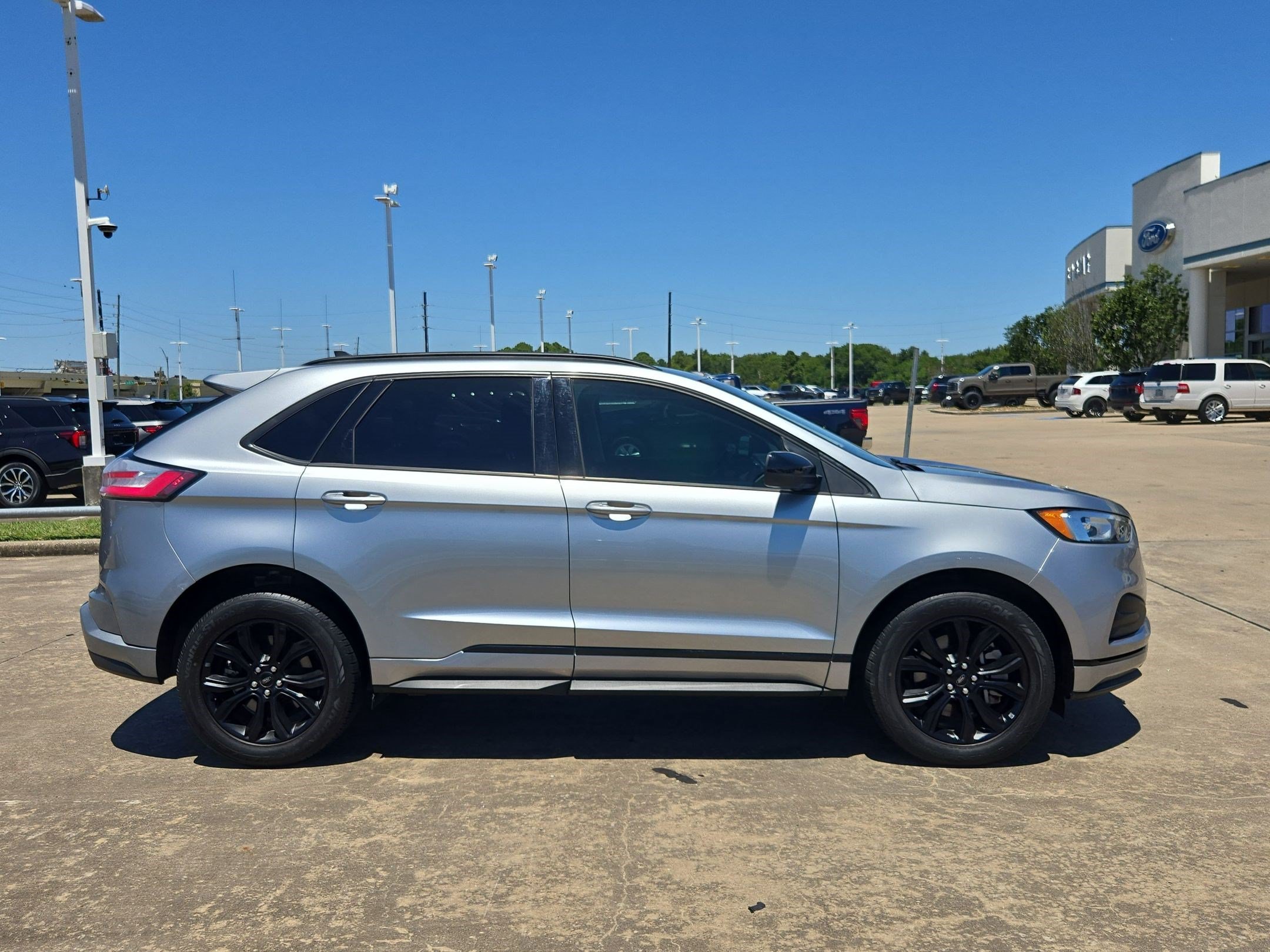 Certified 2024 Ford Edge SE w/ Black Appearance Package AWD/4WD image 2