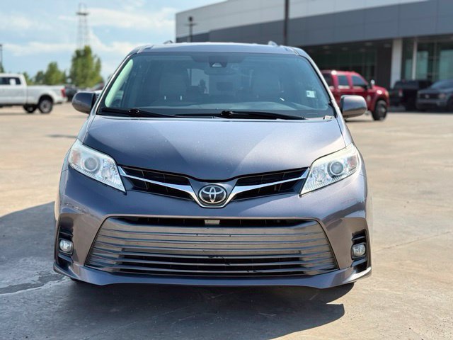 Used 2019 Toyota Sienna XLE w/ XLE Navigation Package FWD image 3