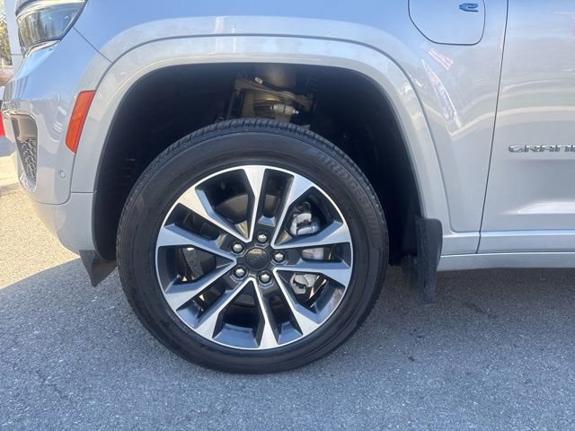 Used 2023 Jeep Grand Cherokee Overland AWD/4WD image 12